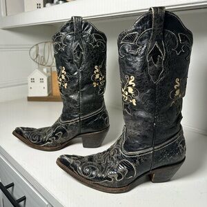 Corral Women’s 8.5M Black Embroidered Cowboy Boots Distressed Western